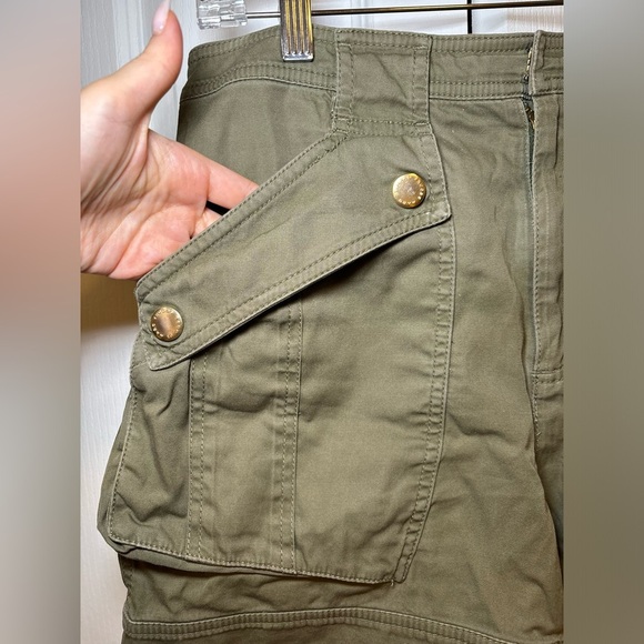 Marc By Marc Jacobs - Summery Casual Green and Gold High-Waisted Cargo Shorts - Picture 3 of 9